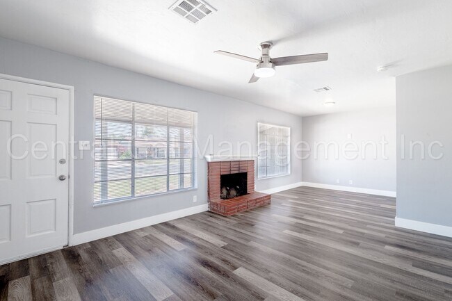 Foto del edificio - 3 Bedroom/1 Bath Home - $1895 Per Month! M...