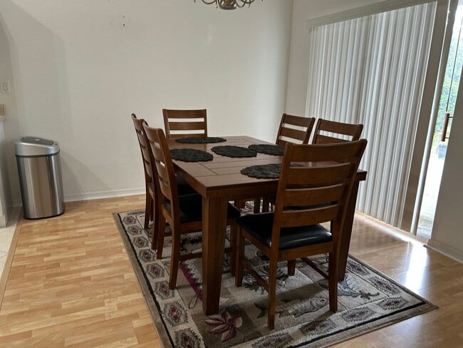 Building Photo - Charming 2 bedroom/ 2 bath condo