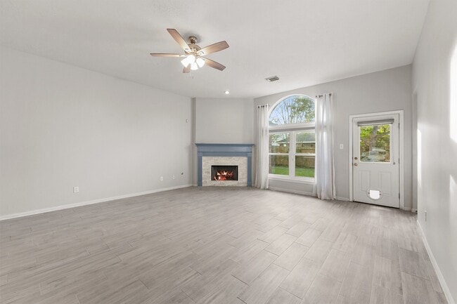 Foto del edificio - 7039 Fountain Lilly Dr