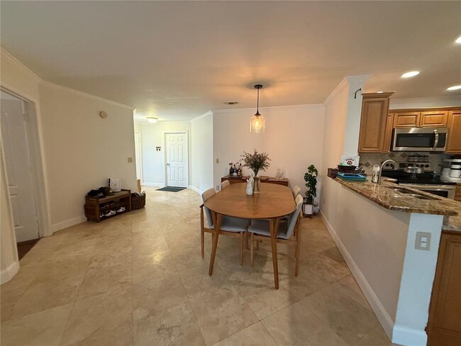 Foto del edificio - 664 Arbor Lake Ln