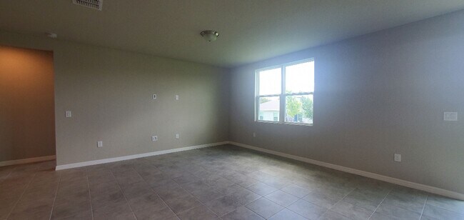 Foto del edificio - Like NEW!!! 4-Bedroom, 2.-Bathroom in Luce...