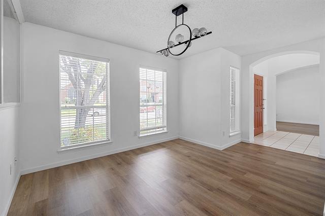 Building Photo - 3944 Willowbend Dr
