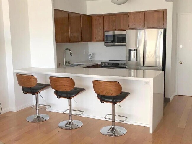 Foto del edificio - 969 Hilgard Ave