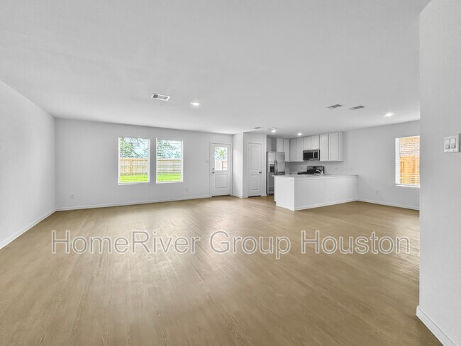 Building Photo - 5818 Starling Dr