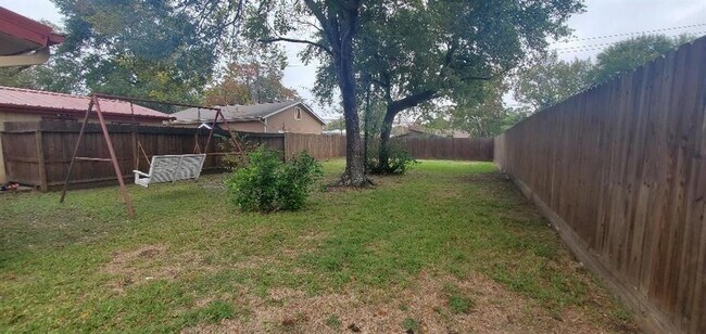 Building Photo - 419 Willow Ln