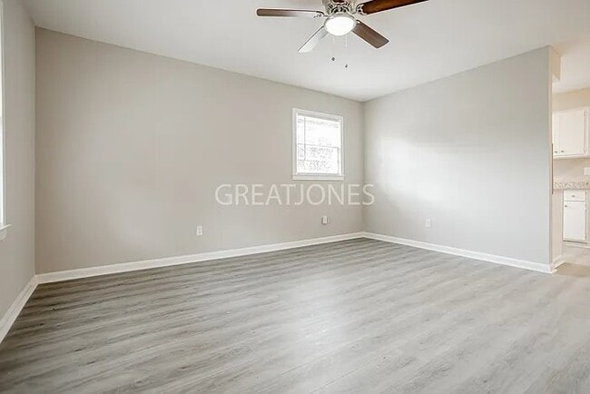 Foto del edificio - 5760 Valleybrook Rd