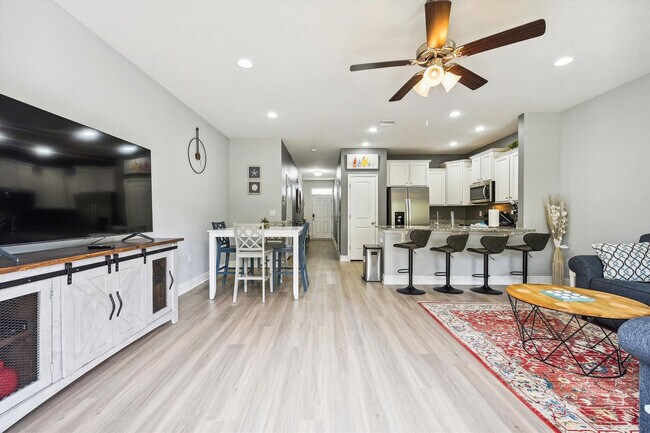 Foto del edificio - 7664 Shadow Lake Dr