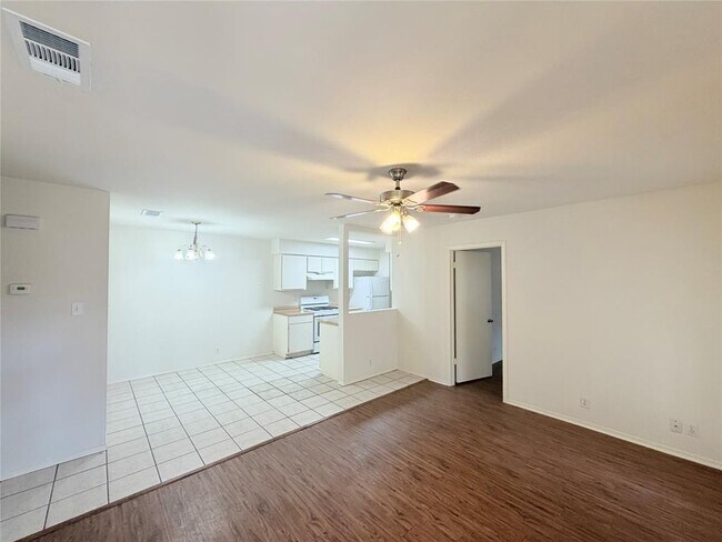 Foto del edificio - 405 Parkhill Cove