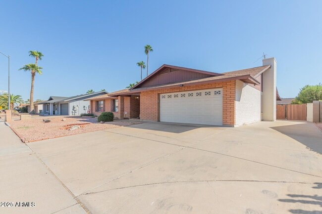 Building Photo - 215 E Helena Dr