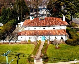 Building Photo - 600 Doremus Ave
