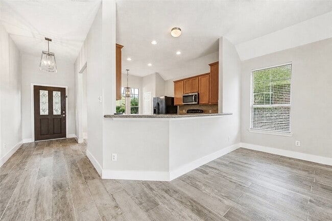 Building Photo - 22027 Field Green Dr