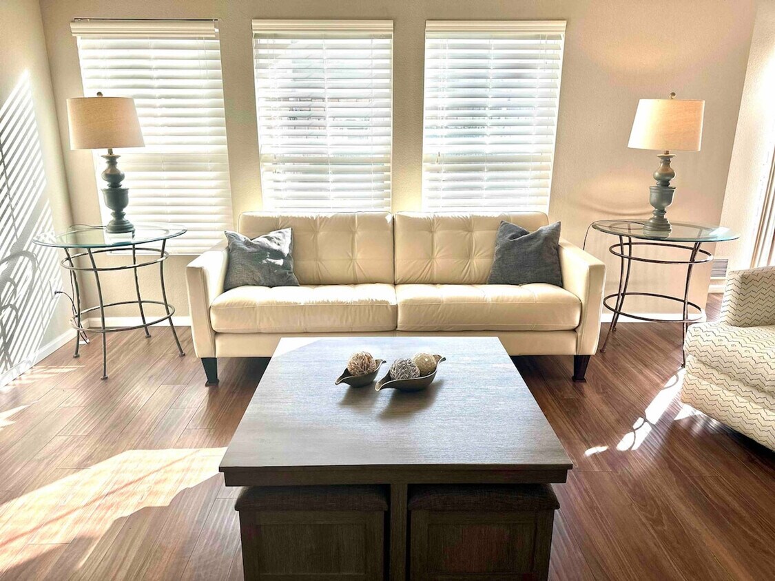 Foto principal - 12810 Roosevelt Ln