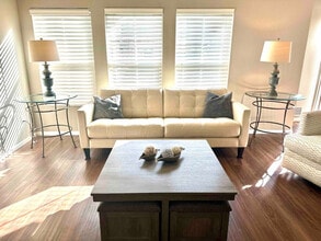 Building Photo - 12810 Roosevelt Ln