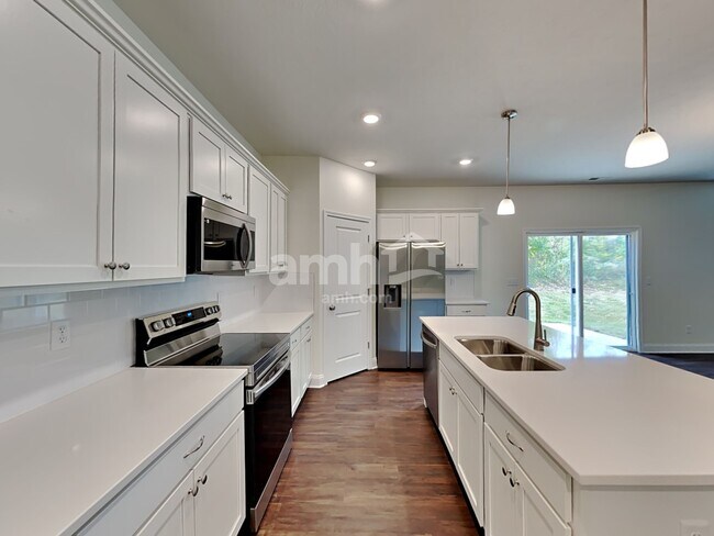 Foto del edificio - 1240 Hill Rd N