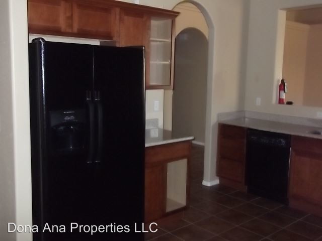 Building Photo - 3 br, 2 bath House - 5821 Coyote Flats St.