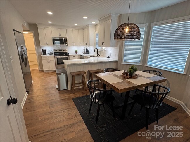 Foto del edificio - 7901 Saddleview Ct