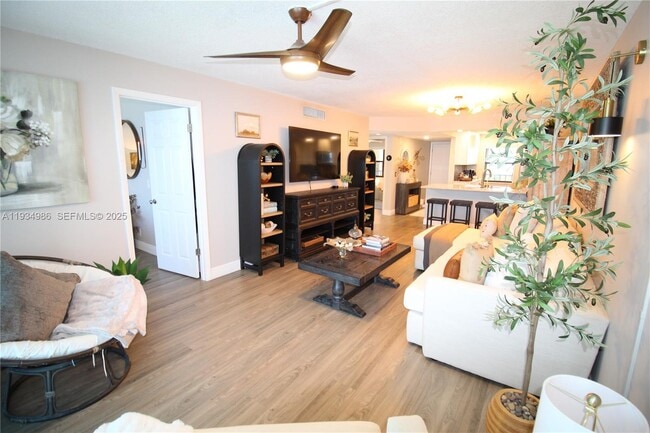 Building Photo - 7370 S Ocean Dr