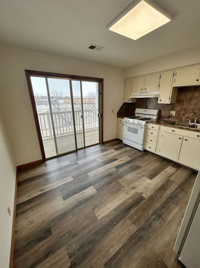 Foto del edificio - Beautiful 2 Bedroom Apartment in the heart...