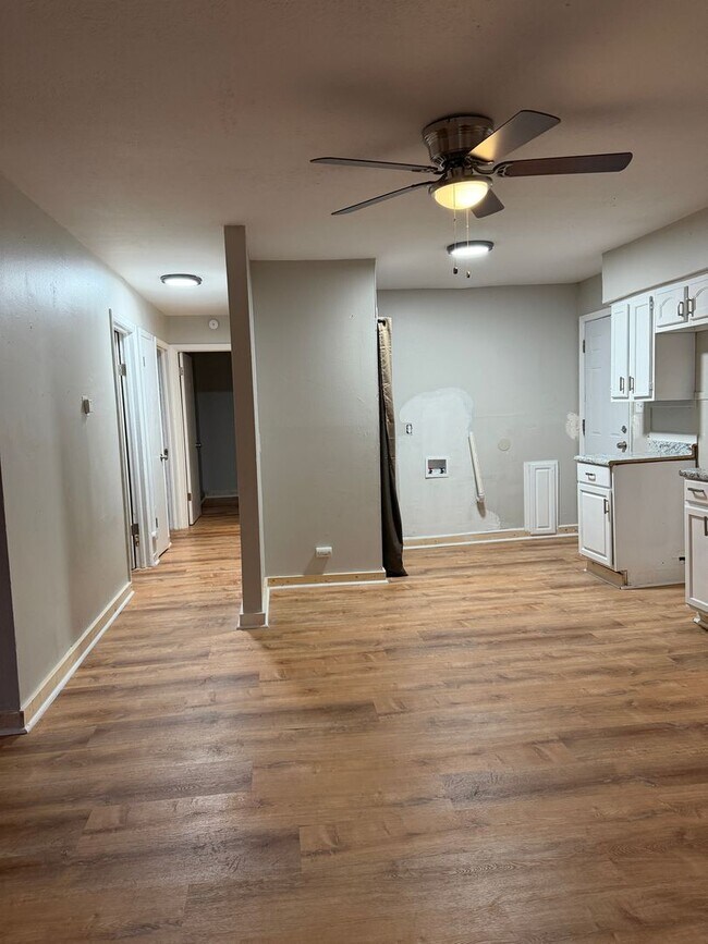 Foto del edificio - Discover this newly remodeled 3-bedroom, 1-bath home in Indianapolis’s Old Southside.