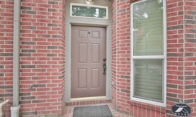 Building Photo - MOVE IN READY!! 2 BEDROOM, 2.5 BATH TOWNHO...