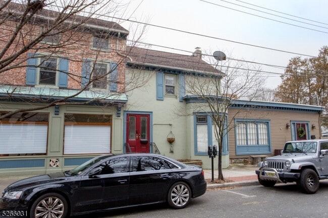 Building Photo - 67 Ferry St