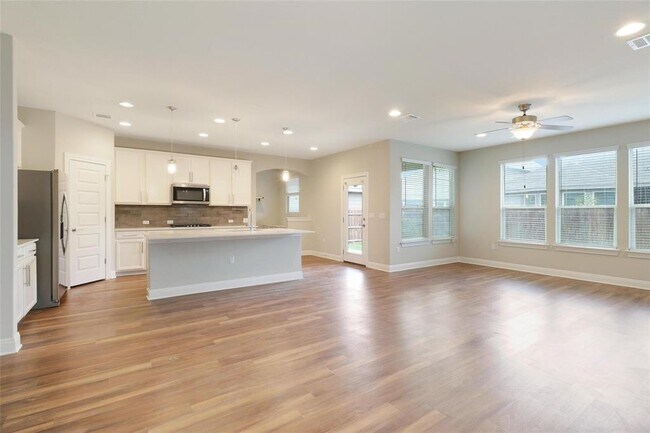 Building Photo - 9805 Quercia Dr