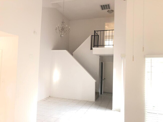 Building Photo - 5787 Easthampton Dr