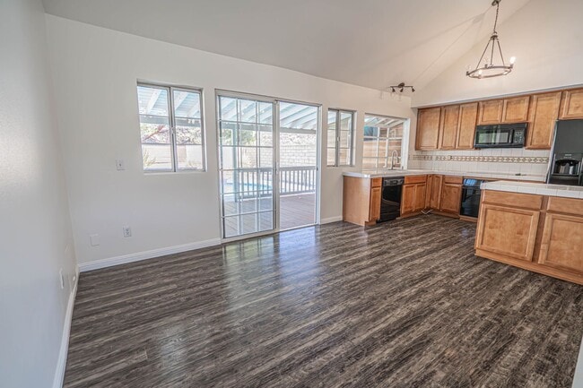 Building Photo - 3-Bedroom Single-Story Home with Private P...