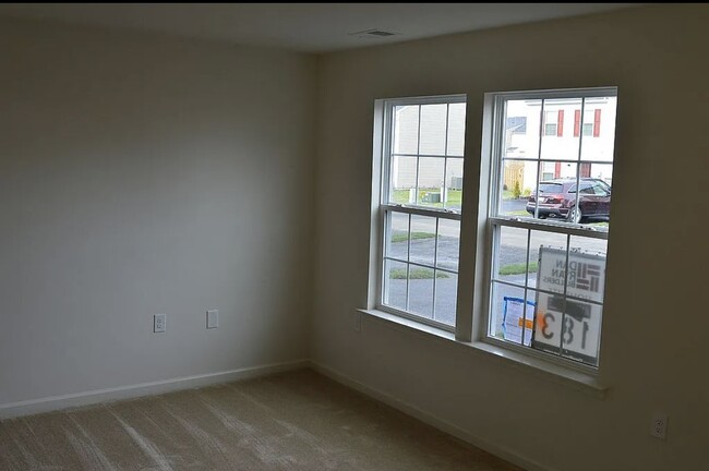 Front living room - 70 Fast View Dr