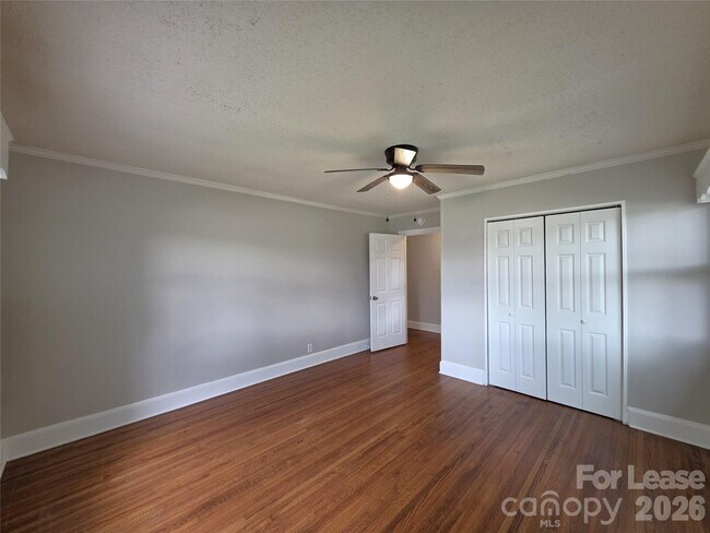 Foto del edificio - 1310 Oakwood Ave