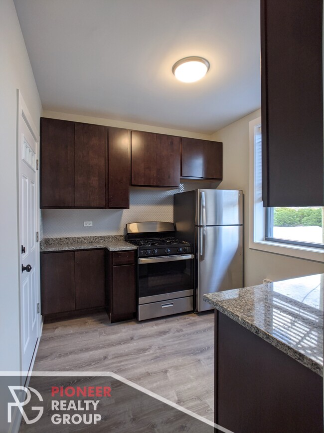 Building Photo - 4411 N Wolcott Ave