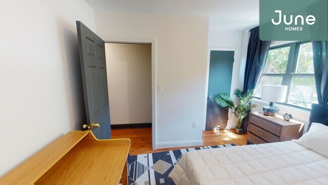 Foto del edificio - Twin room in 5-bed/3.5-bath Home
