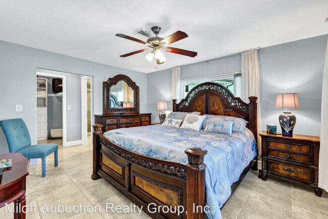Building Photo - 3 br, 2 bath House - 1229 SW 54th Street