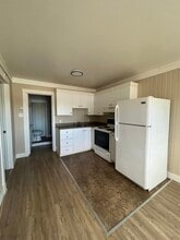Building Photo - 894 Rue Principale