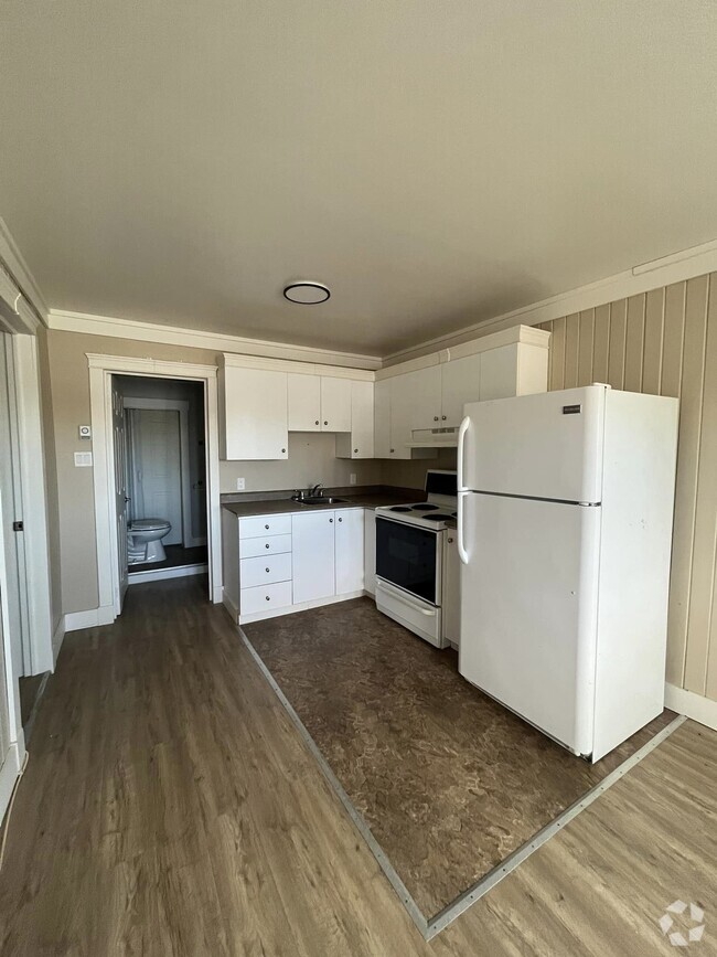 Building Photo - 894 Rue Principale