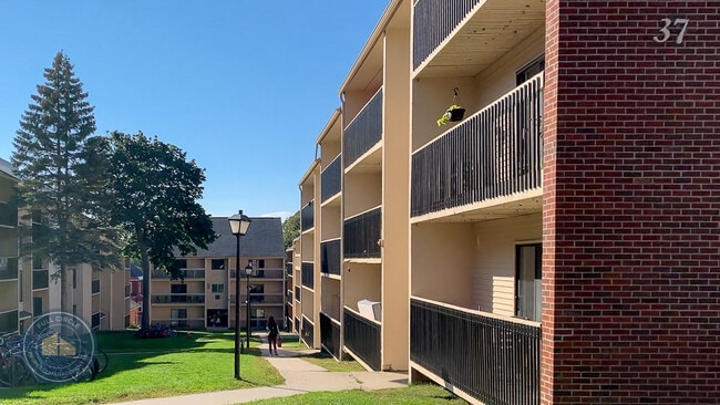 Building Photo - Hill Gardens Condo Association