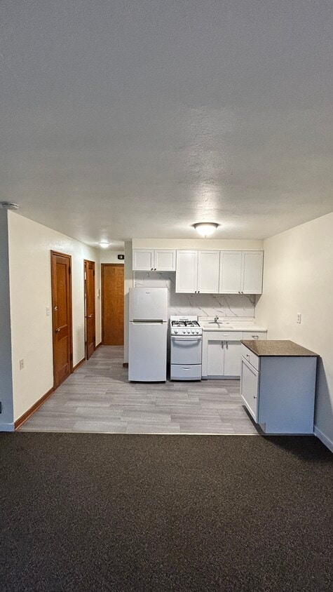 Primary Photo - 1225 St Clair Ave