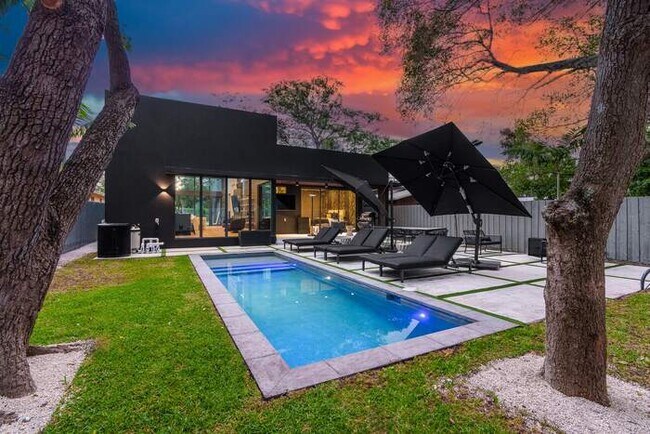 Foto del edificio - Modern Maximalistic Villa with heated pool
