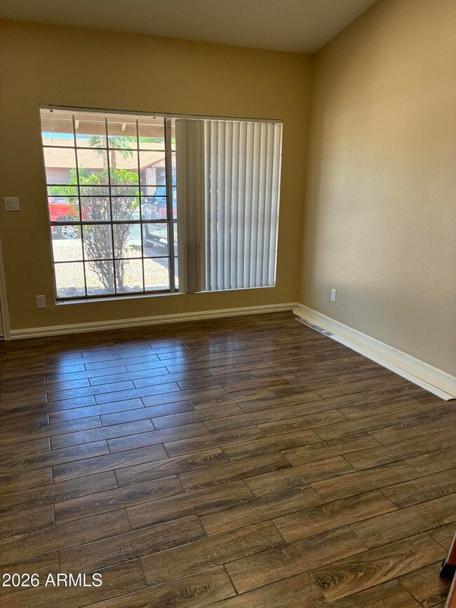 Foto del edificio - 1331 W Stottler Dr