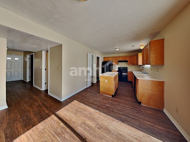 Foto del edificio - 2947 Hazelview Ln