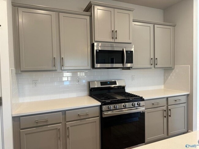 Building Photo - Experience a home designed for both vibrant entertaining and peaceful retreat 3 bed 2 bath