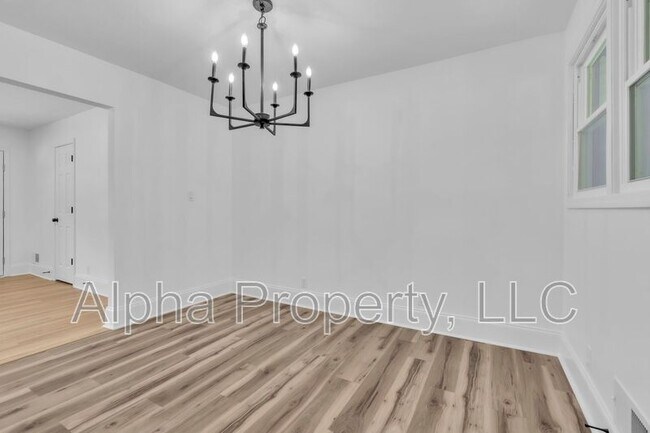 Foto del edificio - 403 Watkins Rd