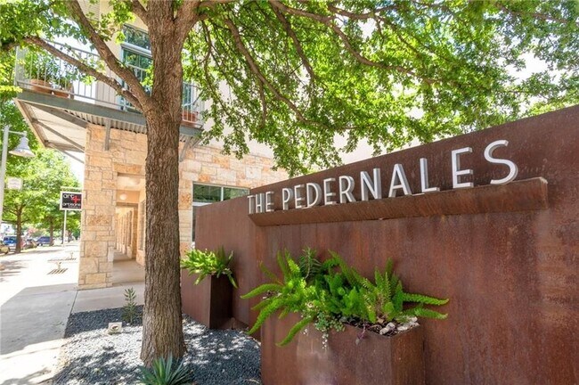 Foto del edificio - 2401 E 6th St