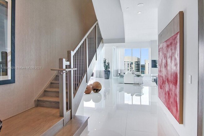 Building Photo - 900 Brickell Key Blvd