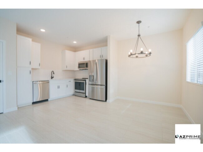 Building Photo - Find space, style, and serenity in this 2/...