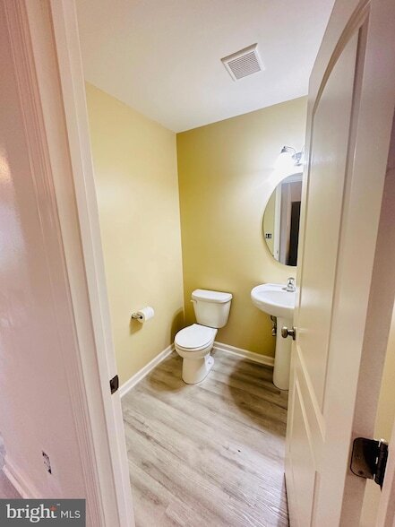 Foto del edificio - 4925 Laurel Dr