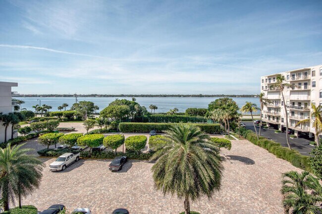 Foto del edificio - 3250 S Ocean Blvd