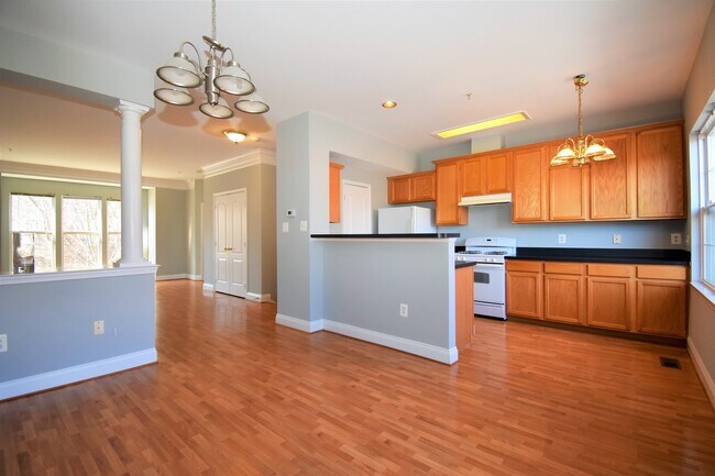 Building Photo - Fantastic 3 Bedroom 2.5 Bathroom Townhouse in KING FARM!