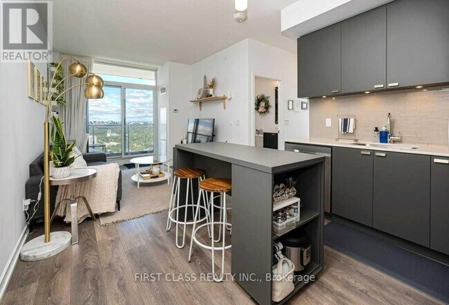 Photo du bâtiment - 56 Forest Manor Rd