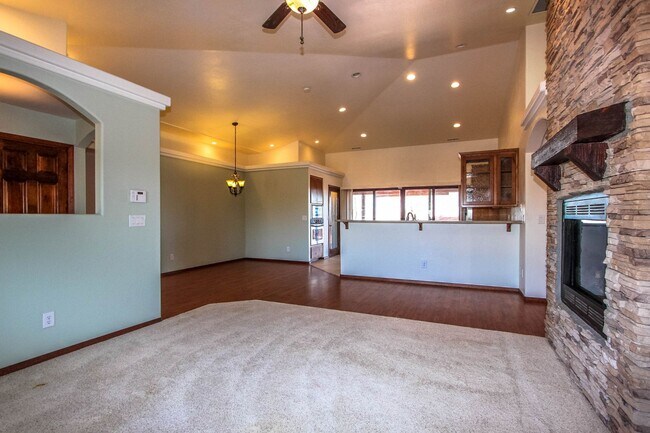 Foto del edificio - 3 Bedroom Home on 2.5 acres in Chino Valley